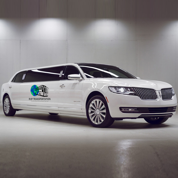 lincoln-mkt-limousine exterior2