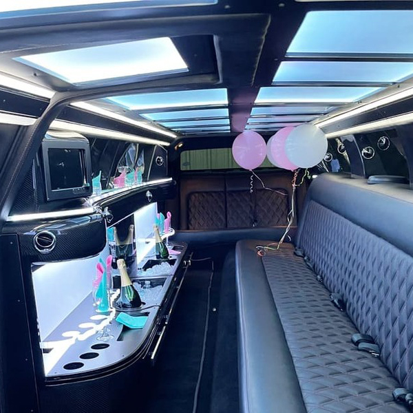 lincoln-mkt-limousine interior3